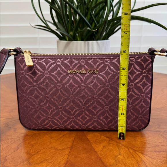 - Michael Kors crossbody - Picture 4 of 10